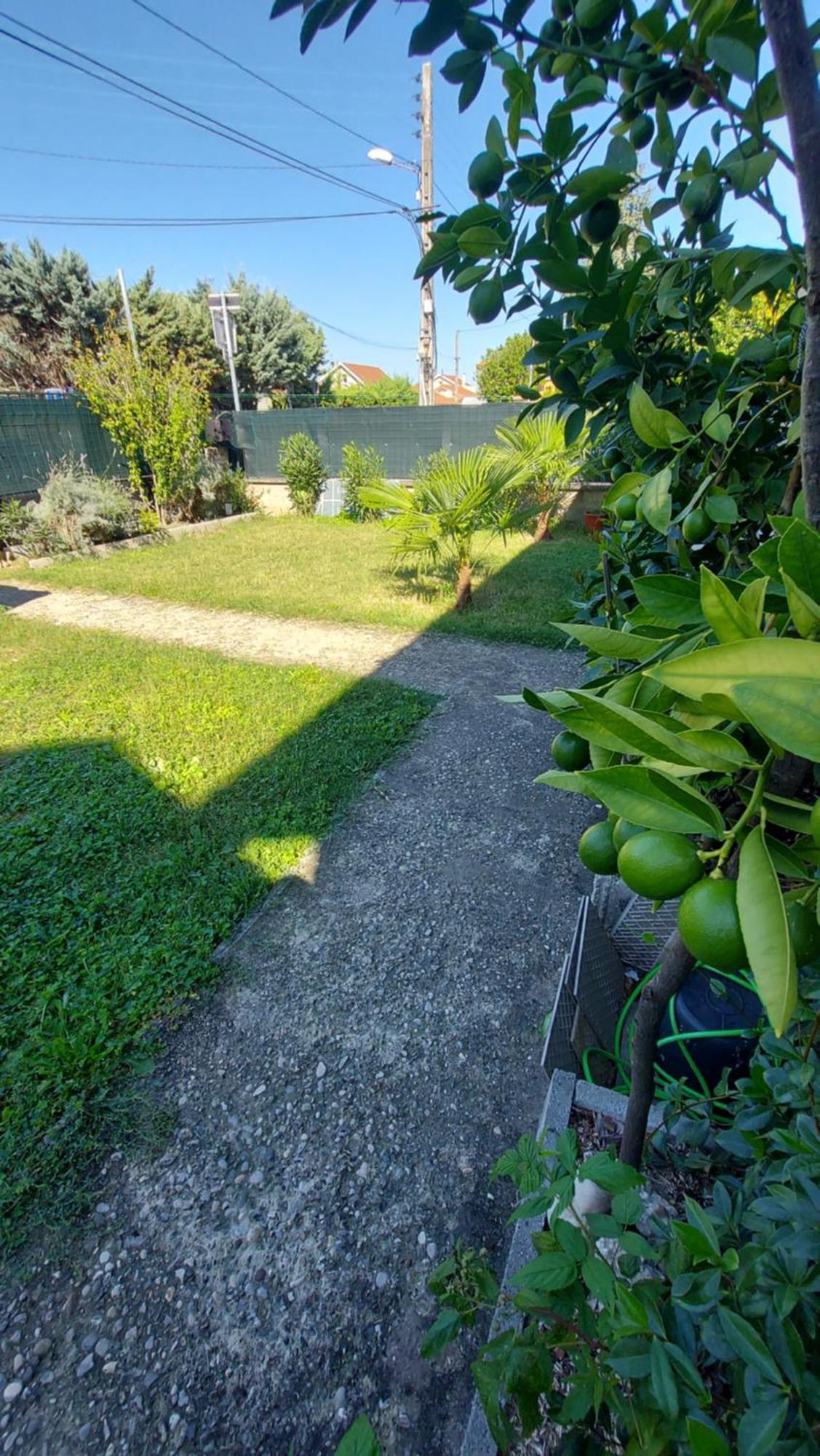 K&n - Maison à Partager Avec D'autres Voyageurs - Privée - Jardin - Balcon * Vaulx-en-Velin